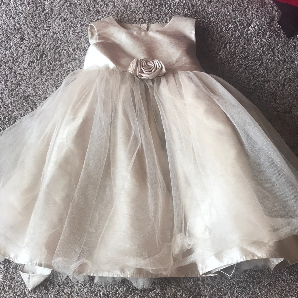 Like new girls gold dress